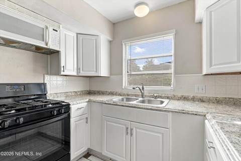 7404 Strato Road, Jacksonville FL - photo 12 of 27