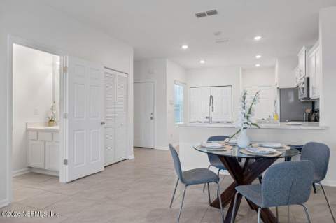9053 Gifford Drive, Jacksonville FL - photo 9 of 28