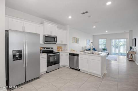 9053 Gifford Drive, Jacksonville FL - photo 6 of 28