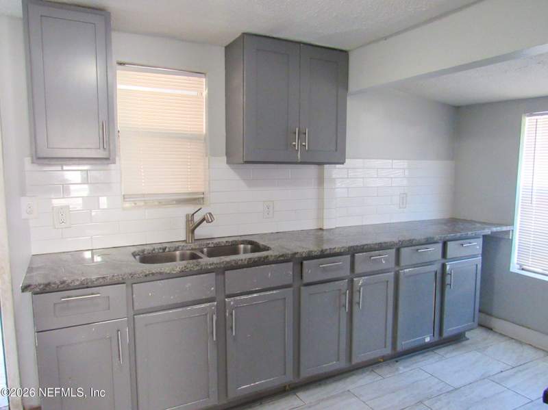 3 bedroom Single Family Residence at 2560 Vernon Street, Grand Park, Jacksonville — photo 2