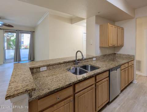 10075 Gate Parkway #302, Jacksonville FL - photo 14 of 33