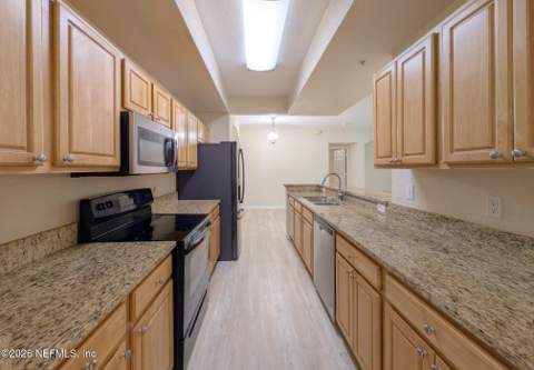 10075 Gate Parkway #302, Jacksonville FL - photo 11 of 33