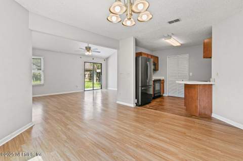 2405 Bluffton Drive, Jacksonville FL - photo 13 of 39
