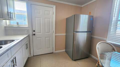 536 S 2nd Avenue, Jacksonville Beach FL - photo 10 of 35