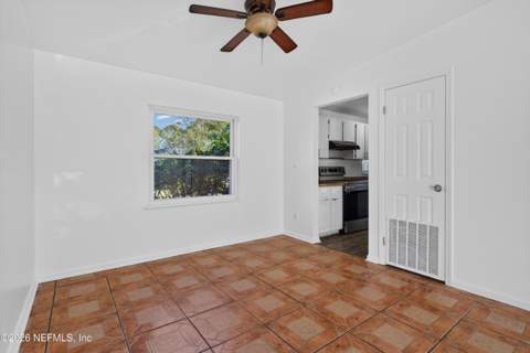 2227 Dumfries Circle, Jacksonville FL - photo 16 of 38