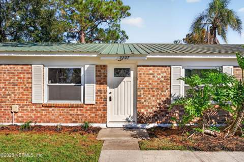 2227 Dumfries Circle, Jacksonville FL - photo 6 of 38