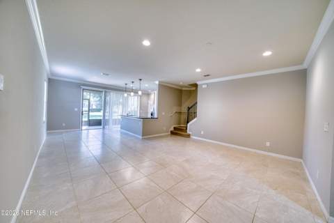 7030 Berrybrook Drive, Jacksonville FL - photo 8 of 40