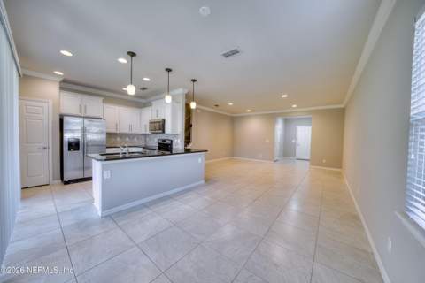 7030 Berrybrook Drive, Jacksonville FL - photo 9 of 40