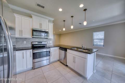 7030 Berrybrook Drive, Jacksonville FL - photo 11 of 40