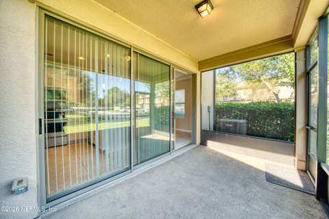 7030 Berrybrook Drive, Jacksonville FL - photo 17 of 40