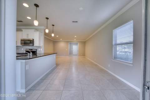 7030 Berrybrook Drive, Jacksonville FL - photo 13 of 40