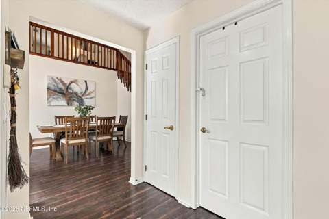 11736 Valley Garden Drive, Jacksonville FL - photo 8 of 32