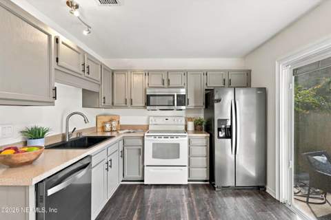 11736 Valley Garden Drive, Jacksonville FL - photo 15 of 32