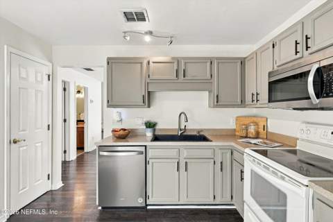 11736 Valley Garden Drive, Jacksonville FL - photo 16 of 32