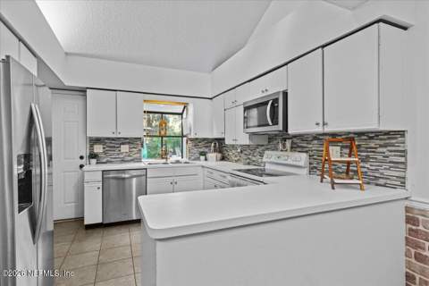 5511 Keystone Drive, Jacksonville FL - photo 9 of 39