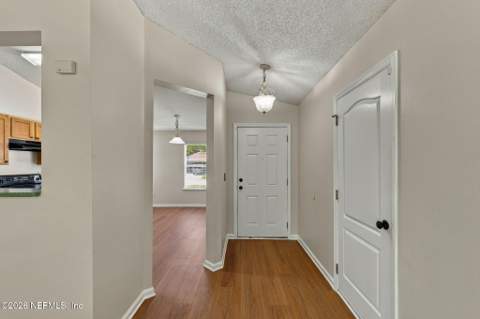6935 Kettle Creek Drive, Jacksonville FL - photo 6 of 27
