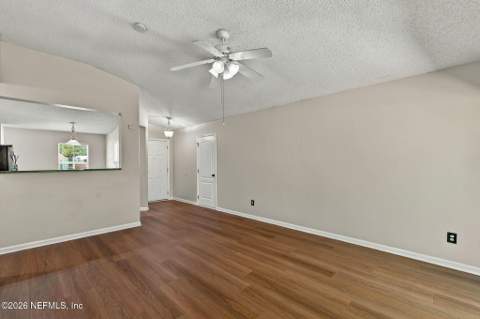 6935 Kettle Creek Drive, Jacksonville FL - photo 13 of 27