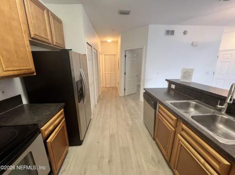 8226 Green Parrot Road #105, Jacksonville FL - photo 7 of 28
