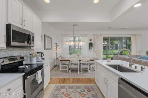 4225 Clybourne Lane, Jacksonville FL - photo 12 of 38