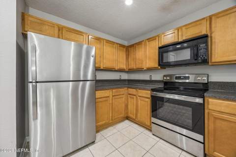 3631 Kirkpatrick Circle #9, Jacksonville FL - photo 13 of 29