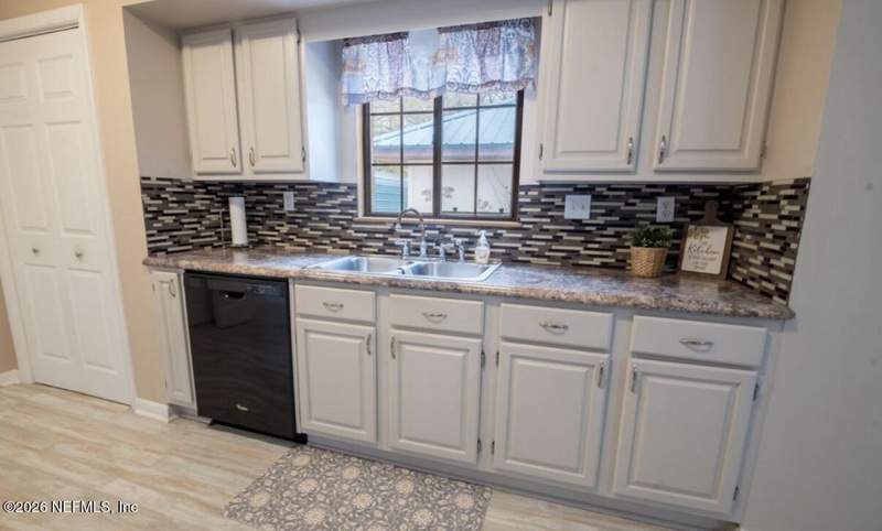 3 bedroom Single Family Residence at 904 Woodlawn Street, Dalewood, Starke — photo 4
