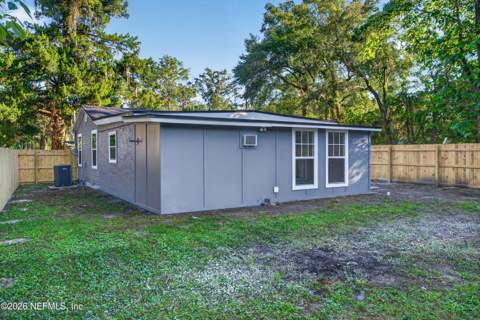 8334 Susie Street, Jacksonville FL - photo 7 of 45