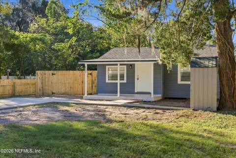 8334 Susie Street, Jacksonville FL - photo 12 of 45