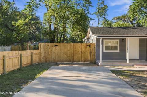 8334 Susie Street, Jacksonville FL - photo 8 of 45