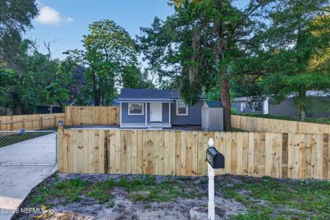 8334 Susie Street, Jacksonville FL - photo 9 of 45