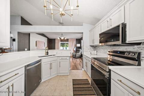 4404 Woodley Creek Road, Jacksonville FL - photo 16 of 24