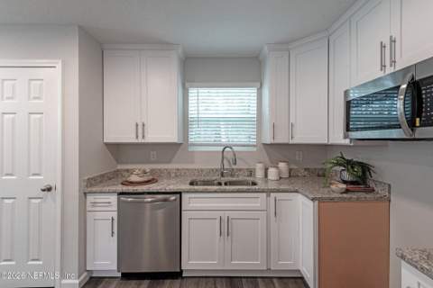 3288 Snell Street, Jacksonville FL - photo 7 of 11