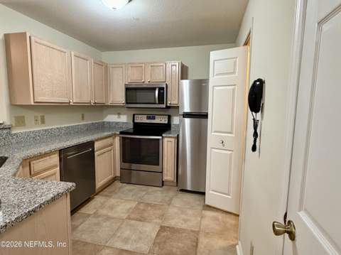 13715 N Richmond Park Drive #506, Jacksonville FL - photo 11 of 33