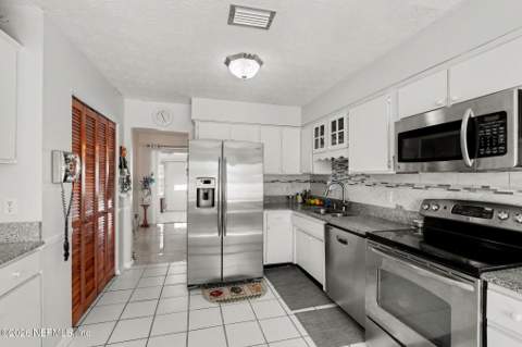 7904 Laffit Drive, Jacksonville FL - photo 13 of 30