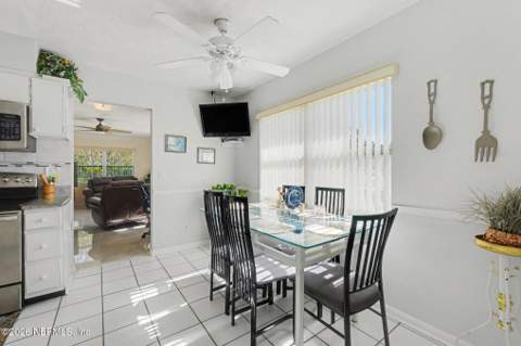 7904 Laffit Drive, Jacksonville FL - photo 14 of 30