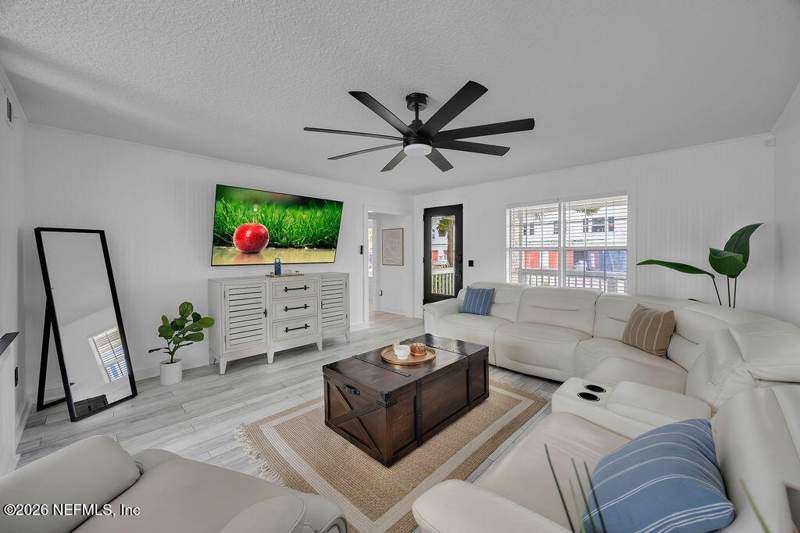 3 bedroom Single Family Residence at 1257 1st Avenue, Pine Grove, Jacksonville Beach — photo 3