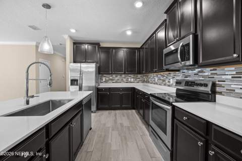 7611 Rock Brook Drive, Jacksonville FL - photo 24 of 63