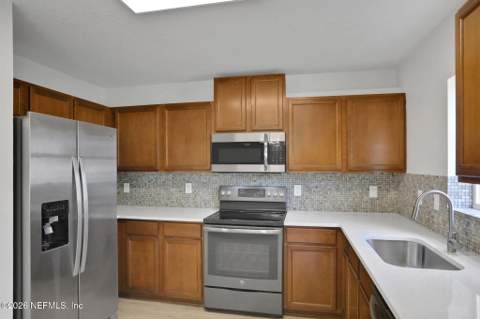 12221 Sand Lake Court, Jacksonville FL - photo 9 of 47