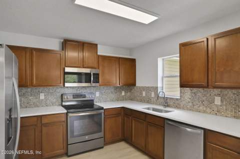 12221 Sand Lake Court, Jacksonville FL - photo 10 of 47