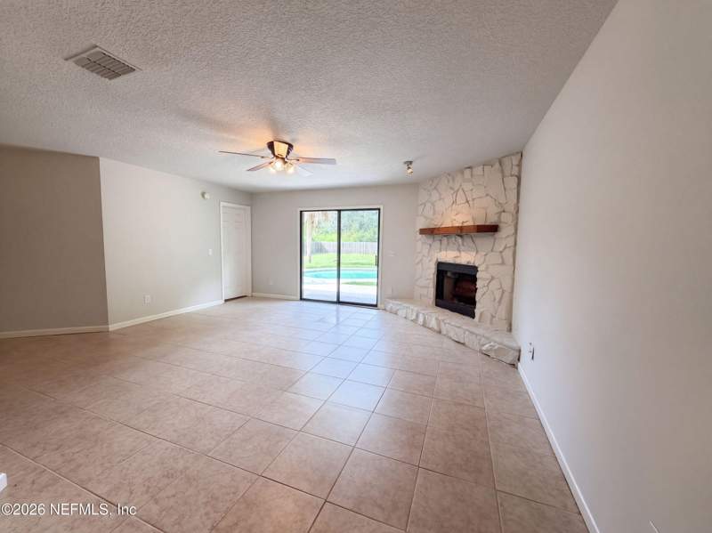 3 bedroom Single Family Residence at 10441 Old Plank Road, Confederate Crossing, Jacksonville — photo 3