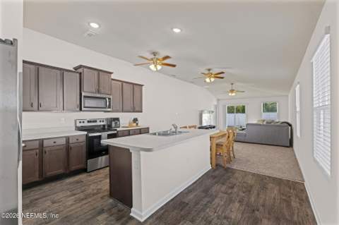 2340 Oak Stream Drive, Green Cove Springs FL - photo 6 of 31