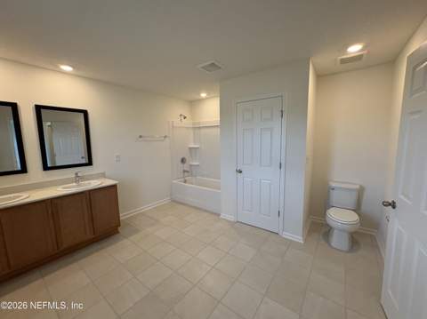 8421 Hawkes Meadow Drive, Jacksonville FL - photo 7 of 10