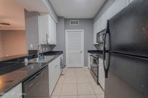 8539 Gate Parkway #633, Jacksonville FL - photo 9 of 34