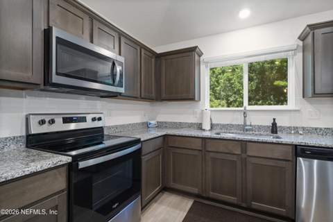 1558 Tanoan Drive, Jacksonville FL - photo 16 of 37