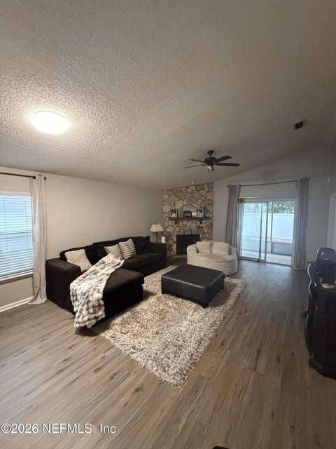 5821 Liska Drive, Jacksonville FL - photo 10 of 18