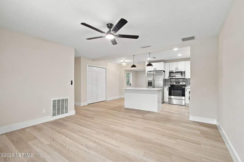 4 bedroom Single Family Residence at 7507 Canaveral Road, Oak Hill, Jacksonville — photo 5
