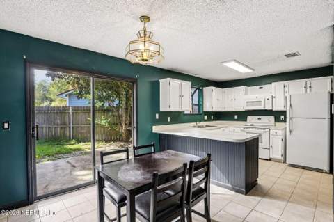7713 Pepper Circle, Jacksonville FL - photo 17 of 45