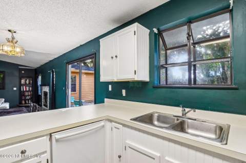 7713 Pepper Circle, Jacksonville FL - photo 22 of 45