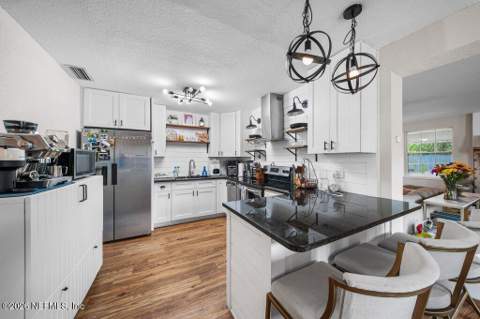 5926 Maple Leaf Drive, Jacksonville FL - photo 10 of 28