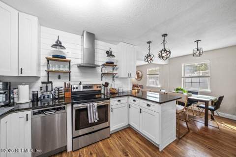 5926 Maple Leaf Drive, Jacksonville FL - photo 12 of 28