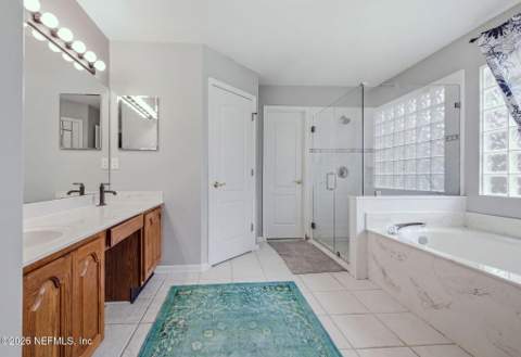 4957 Frost Lake Drive, Jacksonville FL - photo 18 of 44